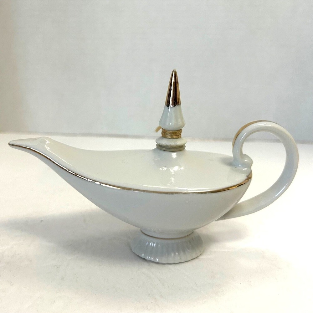 Vintage 1967 Chadwick-Miller Aladdin's Lamp White Porcelain Gold Trim Japan Oil